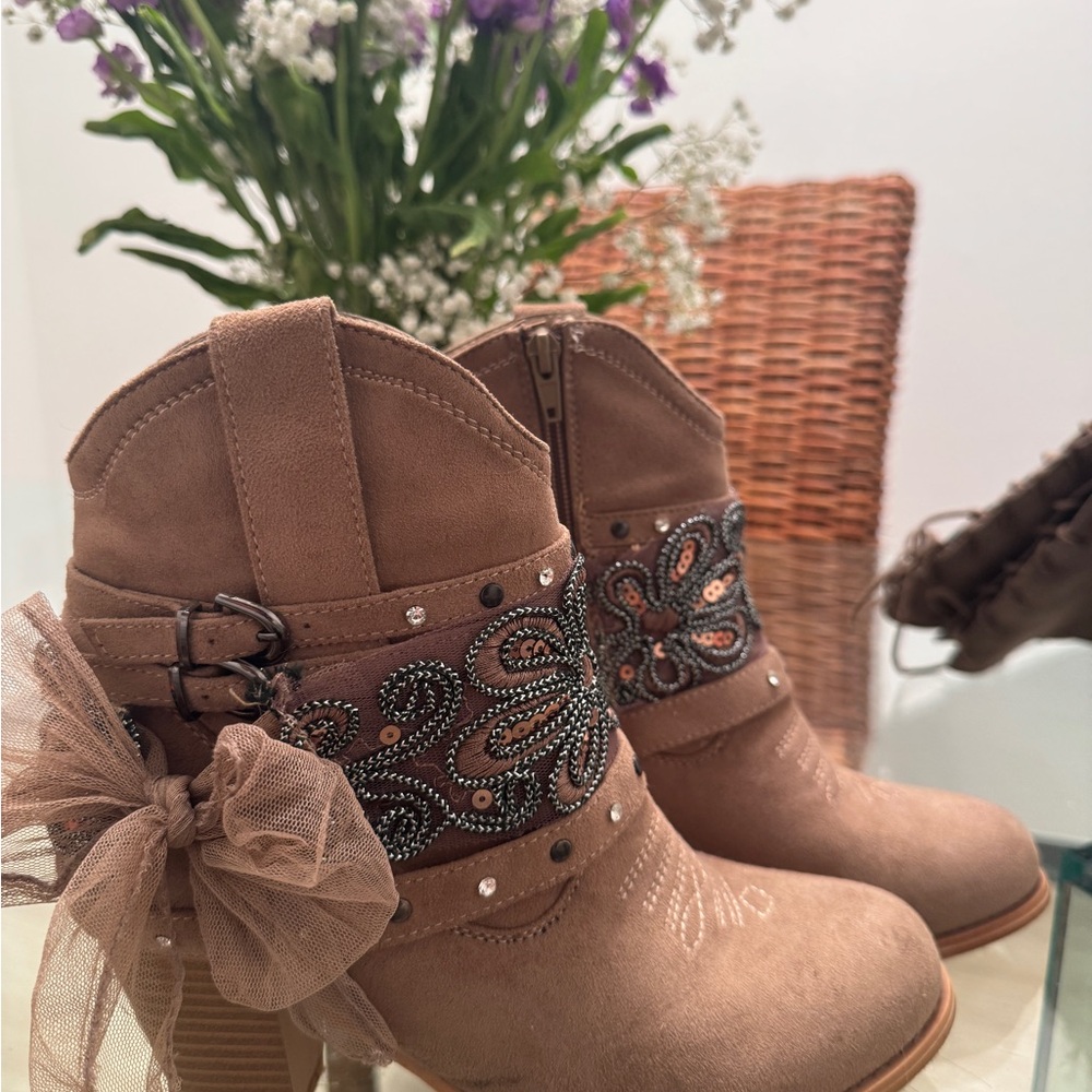 Pierre Dumas Denny 8 ankle boots Women’s Size 8